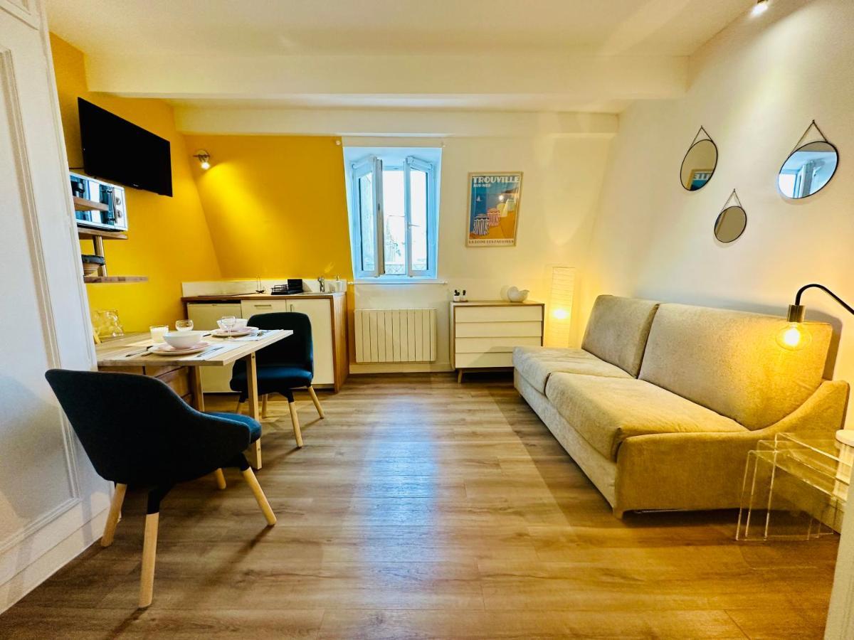 Studio Hissez Haut - Idealement Place, Plage, Restaurants, Commerces Трувил сюр Мер Екстериор снимка